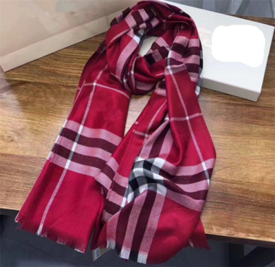 Много елегантен и модерен дамски шал с актуална шарка