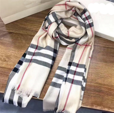 Много елегантен и модерен дамски шал с актуална шарка