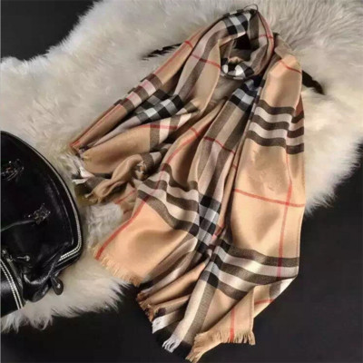 Много елегантен и модерен дамски шал с актуална шарка