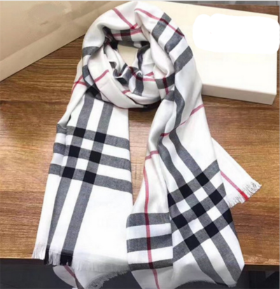 Много елегантен и модерен дамски шал с актуална шарка