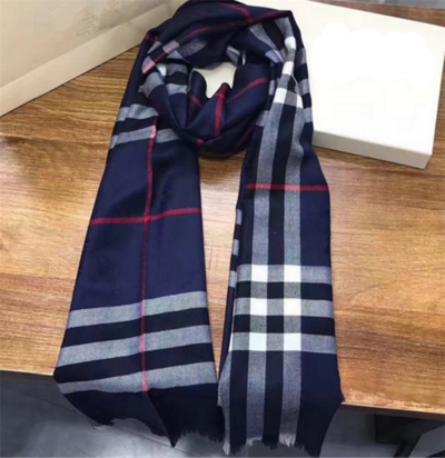 Много елегантен и модерен дамски шал с актуална шарка