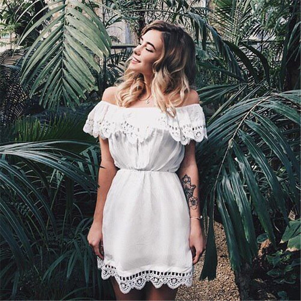 Γυναικείφ φόρεμα κατάλληλο για κάθε περίσταση με πολύ ενδιαφέρουσα και λεπτή δαντέλα