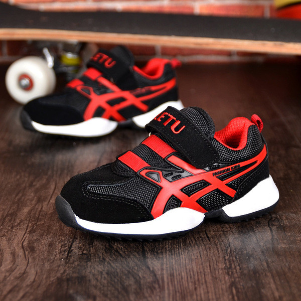 Спортни маратонки за момчета и момичета в няколко цвята с лепенки