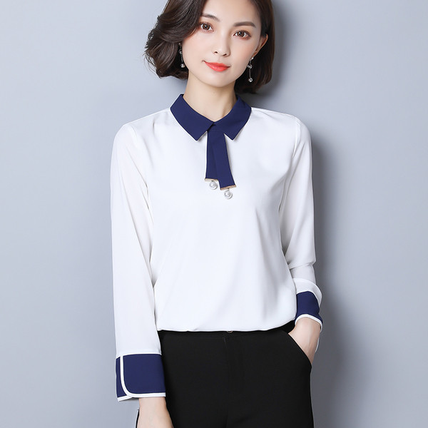 Κομψό και τυπικό γυναικείο πουκάμισο με ενδιαφέρον σκούρο μπλε γιακά