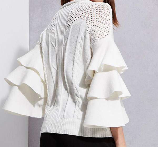 Γυναικεία μπλούζα με υπερβολικά μανίκια και λαιμόκοψη σε σχήμα V