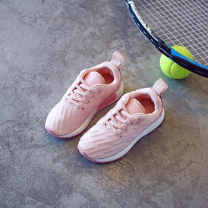 Όμορφα αθλητικά πάνινα παπούτσια για αγόρια και κορίτσια σε τρία χρώματα