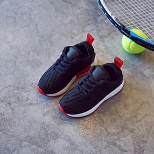 Όμορφα αθλητικά πάνινα παπούτσια για αγόρια και κορίτσια σε τρία χρώματα