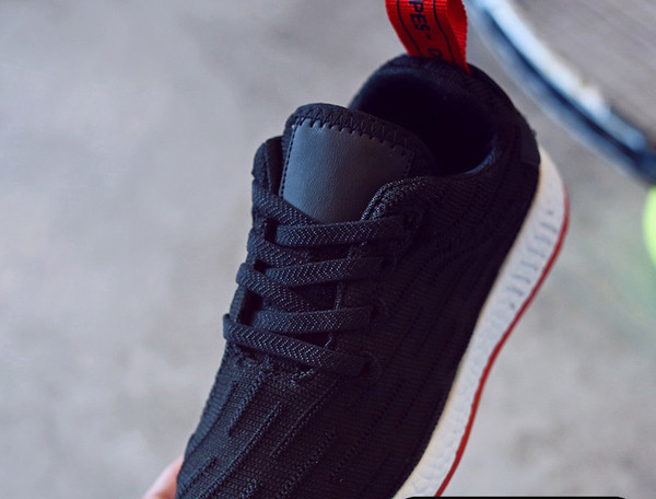 Όμορφα αθλητικά πάνινα παπούτσια για αγόρια και κορίτσια σε τρία χρώματα