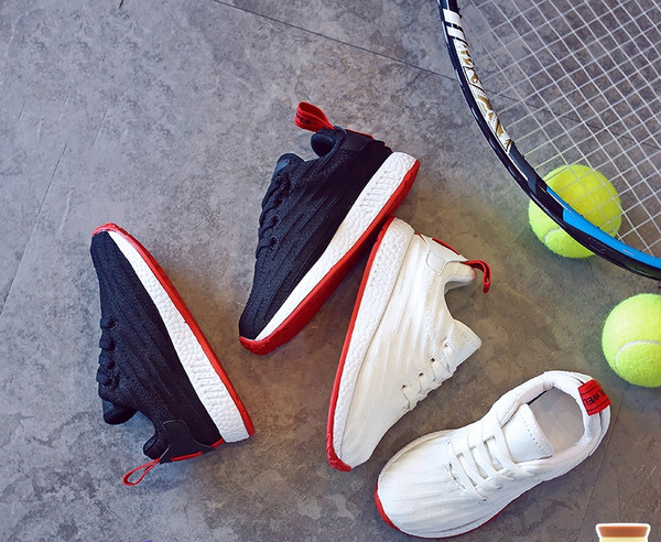 Όμορφα αθλητικά πάνινα παπούτσια για αγόρια και κορίτσια σε τρία χρώματα