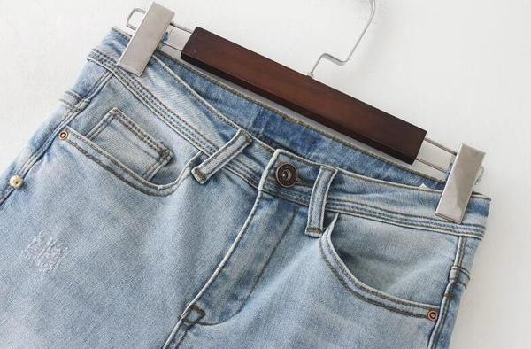 HIT! Παντελόνια γυναικεία τζιν με πολύ ενδιαφέροντα μαργαριτάρια και στις δύο πλευρές των ποδιών