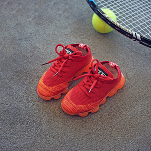 Αθλητικά παπούτσια για αγόρια και κορίτσια σε τρία χρώματα