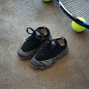 Αθλητικά παπούτσια για αγόρια και κορίτσια σε τρία χρώματα