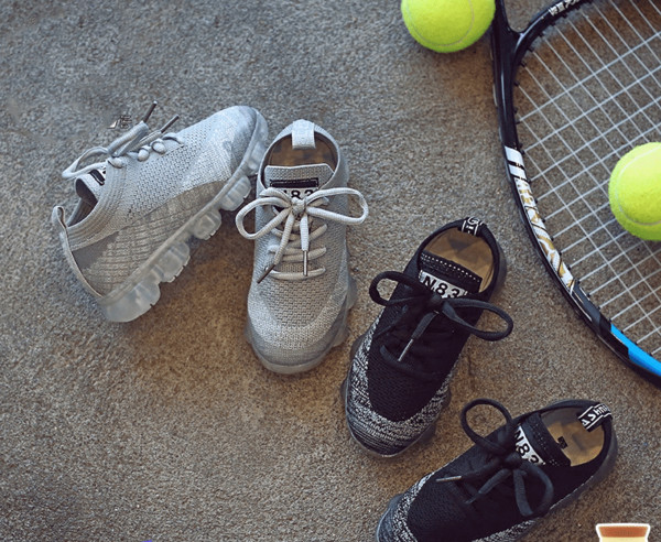 Αθλητικά παπούτσια για αγόρια και κορίτσια σε τρία χρώματα