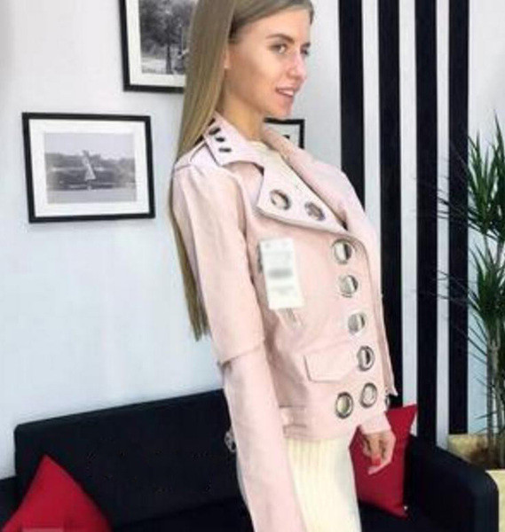 Дамско яке от изкуствена кожа с интересни метални орнаменти