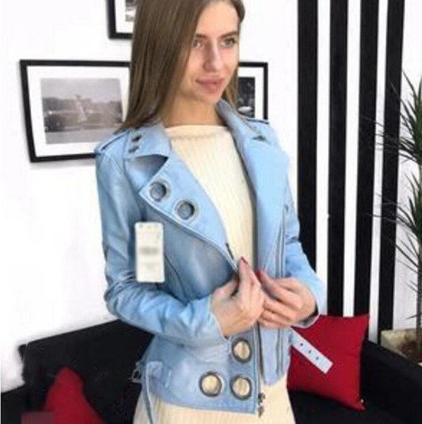 Дамско яке от изкуствена кожа с интересни метални орнаменти
