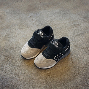 Αθλητικά παιδικά πάνινα παπούτσια σε διάφορα χρώματα με ανθεκτική σόλα