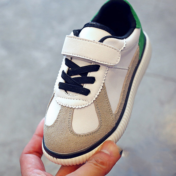 Κομψά παιδικά πάνινα παπούτσια για αγόρια σε δύο χρώματα με μπαλώματα