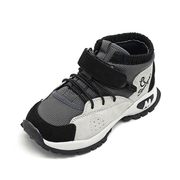 Όμορφα αθλητικά πάνινα παπούτσια για αγόρια με τρία χρωματιστά μπαλώματα