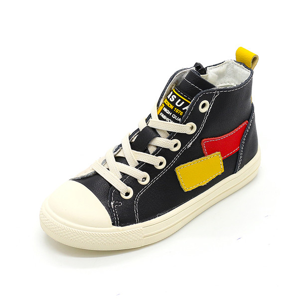 Κομψά πάνινα παπούτσια για αγόρια σε δύο αποχρώσεις κατάλληλες για καθημερινή ζωή