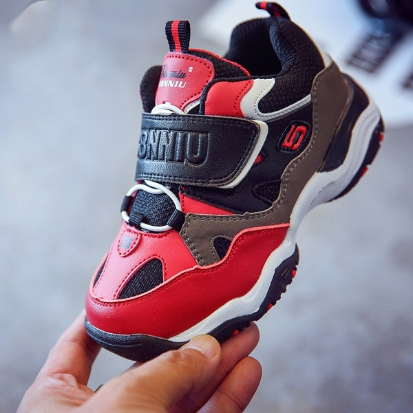 Αθλητικά παπούτσια για  αγόρια σε τρία  χρώματα