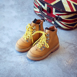 Παιδικές μπότες για αγόρια σε μπεζ και μαύρο χρώμα