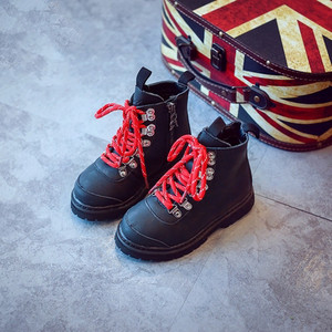 Παιδικές μπότες για αγόρια σε μπεζ και μαύρο χρώμα