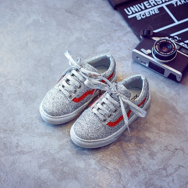 Αθλητικά παπούτσια για κορίτσια σε διάφορα χρώματα