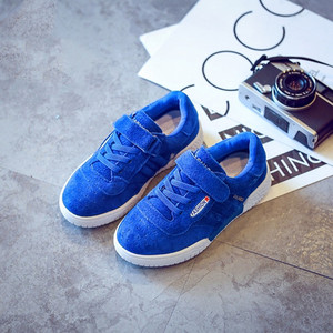 Καθημερινά αθλητικά παπούτσια για αγόρια και κορίτσια σε διαφορετικά χρώματα