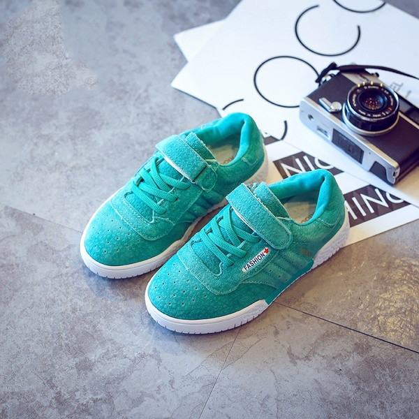 Καθημερινά αθλητικά παπούτσια για αγόρια και κορίτσια σε διαφορετικά χρώματα