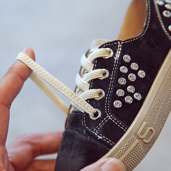 Κομψά παιδικά πάνινα παπούτσια για κορίτσια σε δύο χρώματα με πέτρινη διακόσμηση