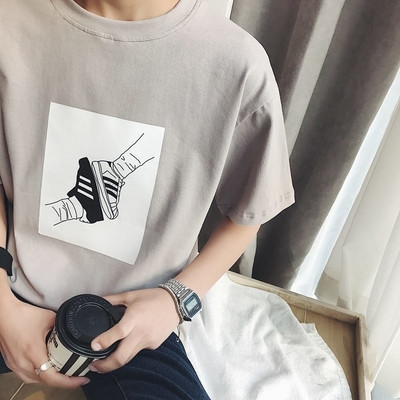 Спортно-елегантна мъжка тениска с изображение в три цвята