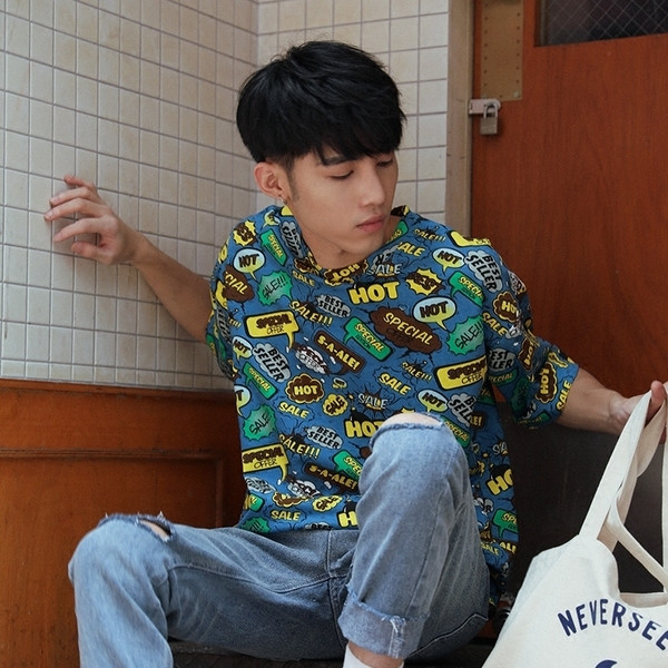 Έγχρωμη ανδρική μπλούζα με μανίκι 3/4 και διάφορα χρώματα κατάλληλα για τη καθημερινή ζωή