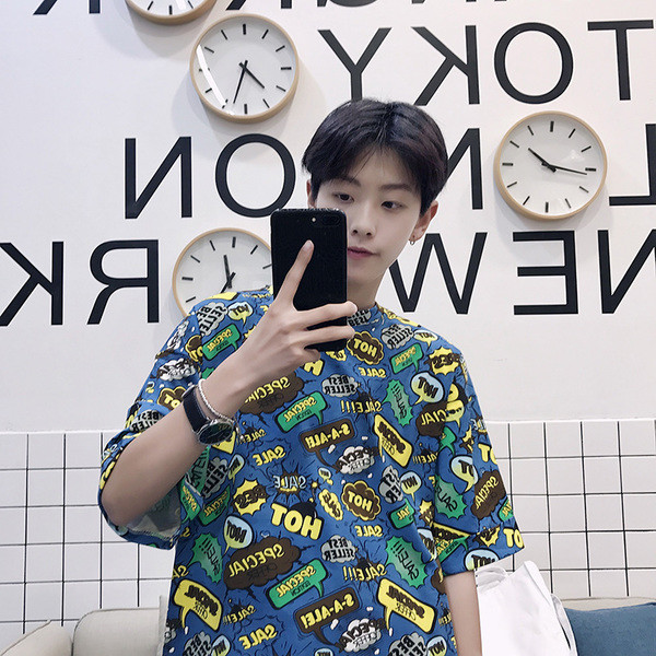 Έγχρωμη ανδρική μπλούζα με μανίκι 3/4 και διάφορα χρώματα κατάλληλα για τη καθημερινή ζωή