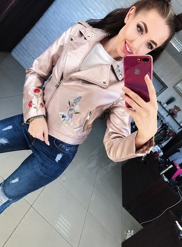 Актуално дамско яке с интересна красива бродерия на цветчета