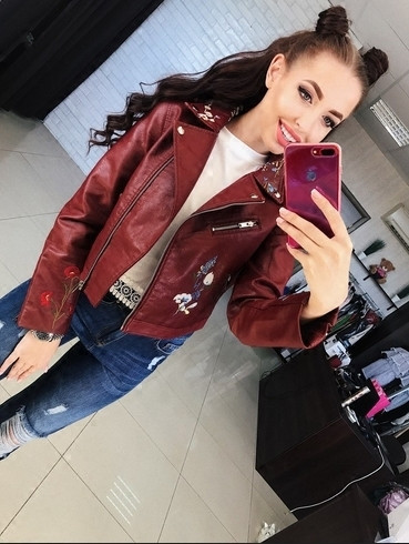 Актуално дамско яке с интересна красива бродерия на цветчета