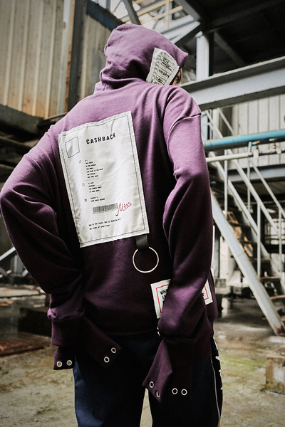 Спортно-елегантен мъжки суичър с качулка с аплиакция в два цвята