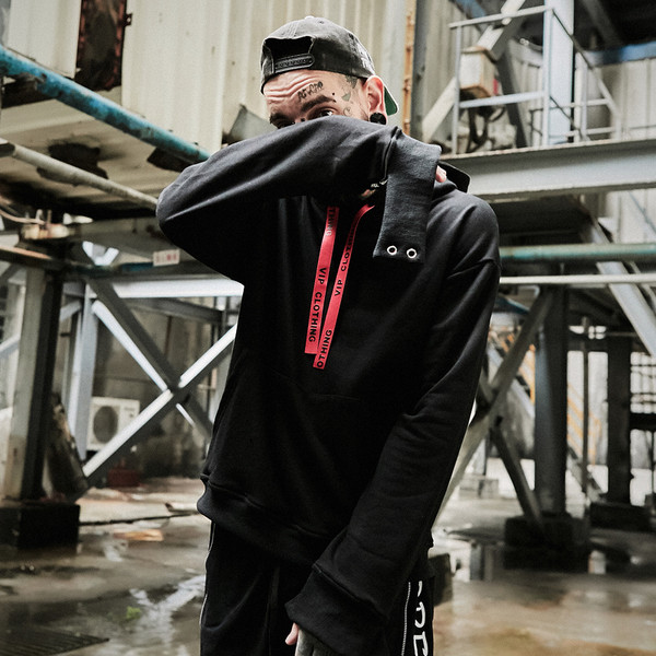 Спортно-елегантен мъжки суичър с качулка с аплиакция в два цвята