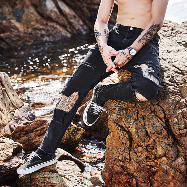 Κομψά ανδρικά τζιν  σε μαύρο χρώμα