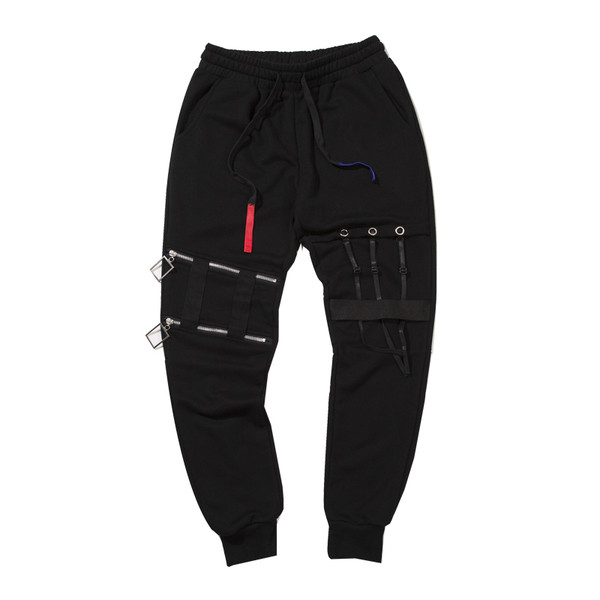 Αθλητικά κομψά αντρικά παντελόνια με ενδιαφέρουσα διακόσμηση σε μαύρο χρώμα