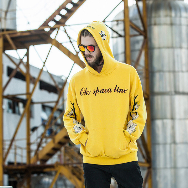 Спортен мъжки суичър с флорална декорация и качулка в три цвята