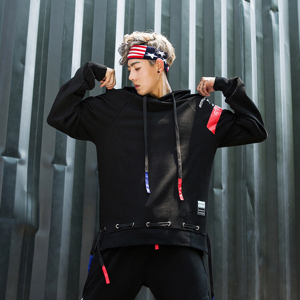 Ανδρικό φούτερ για το φθινόπωρο με κουκούλα και επιγραφή σε δύο χρώματα