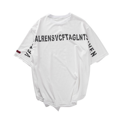 Ανδρικό μπλουζάκι με επιγραφή στο πίσω μέρος και μανίκια 3/4 σε τρία χρώματα