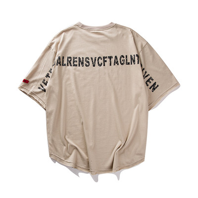 Ανδρικό μπλουζάκι με επιγραφή στο πίσω μέρος και μανίκια 3/4 σε τρία χρώματα