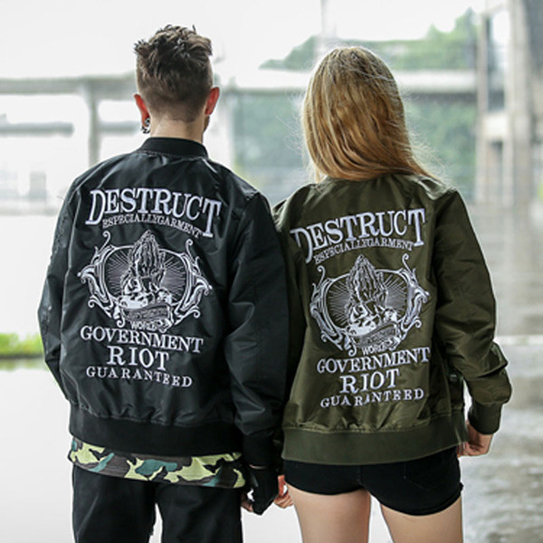 Ανδρικό μπουφάν σε τρία χρώματα με εφαρμογές