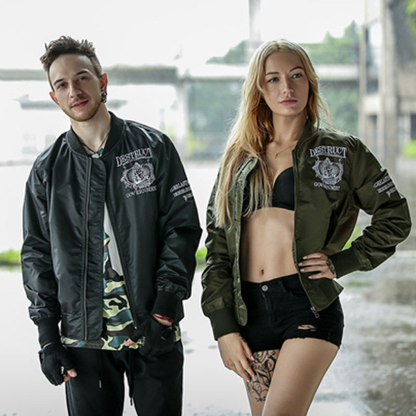 Ανδρικό μπουφάν σε τρία χρώματα με εφαρμογές