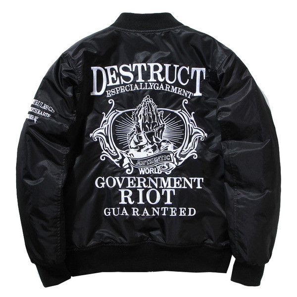 Ανδρικό μπουφάν σε τρία χρώματα με εφαρμογές