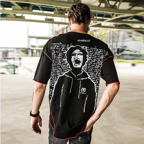 Αθλητικό κομψό ανδρικό μπλουζάκι σε τρία χρώματα με εικόνα και επιγραφές στο πίσω μέρος