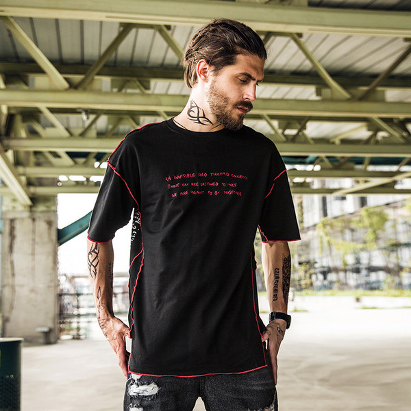 Αθλητικό κομψό ανδρικό μπλουζάκι σε τρία χρώματα με εικόνα και επιγραφές στο πίσω μέρος