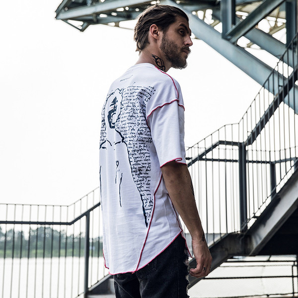 Αθλητικό κομψό ανδρικό μπλουζάκι σε τρία χρώματα με εικόνα και επιγραφές στο πίσω μέρος