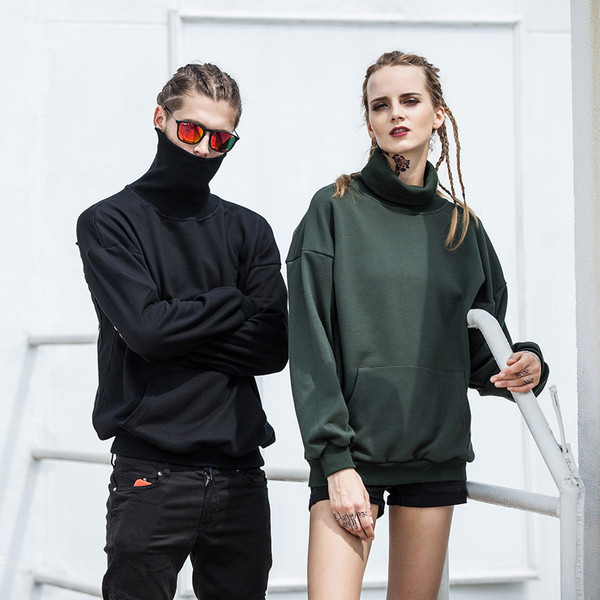 Ανδρικό φούτερ για το φθινόπωρο με έγχρωμη επιγραφή και κολάρο 